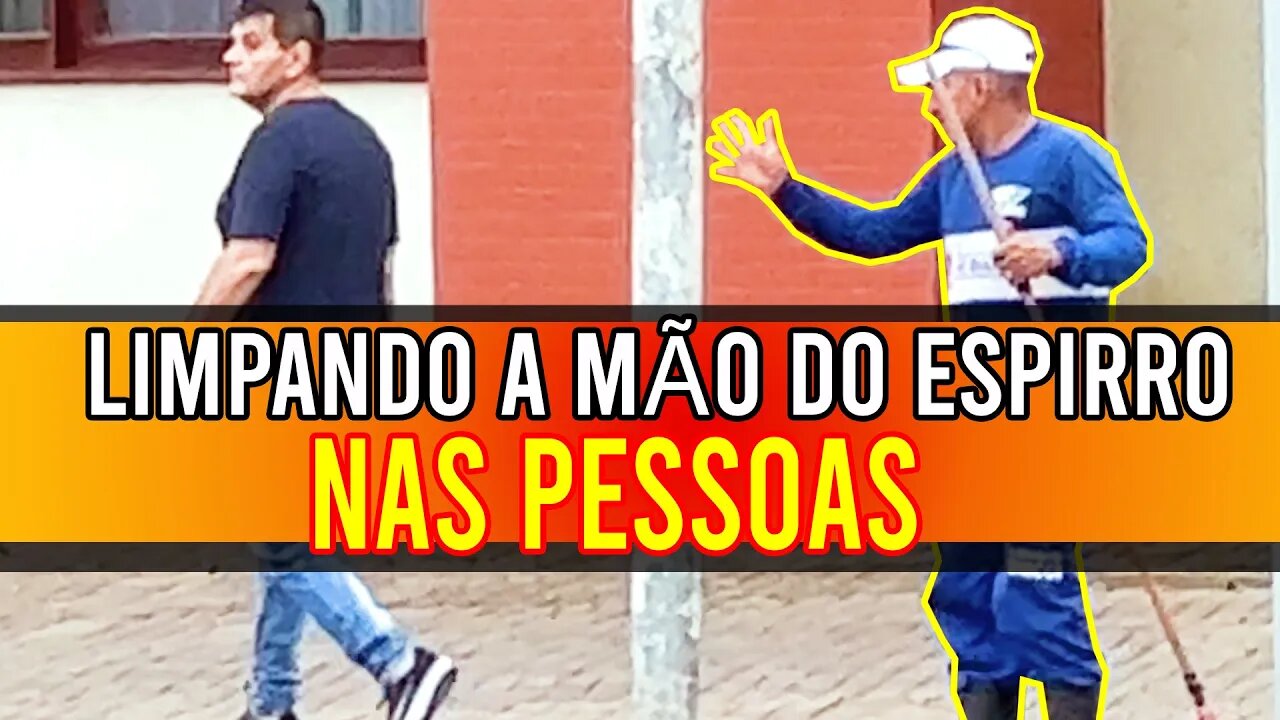 ESPIRREI E LIMPEI A MÃO NAS PESSOAS | BRINCADEIRAS COM HADDAD