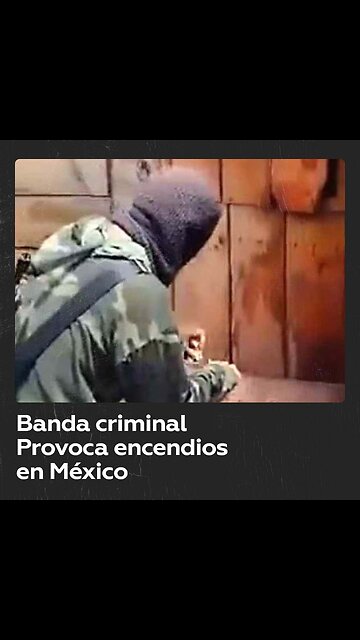 México: Un grupo armado rocía casas con gasolina y les prende fuego