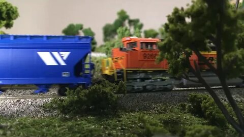 Testing my favorite consist in the layout. Bli sd70ace and ac6000