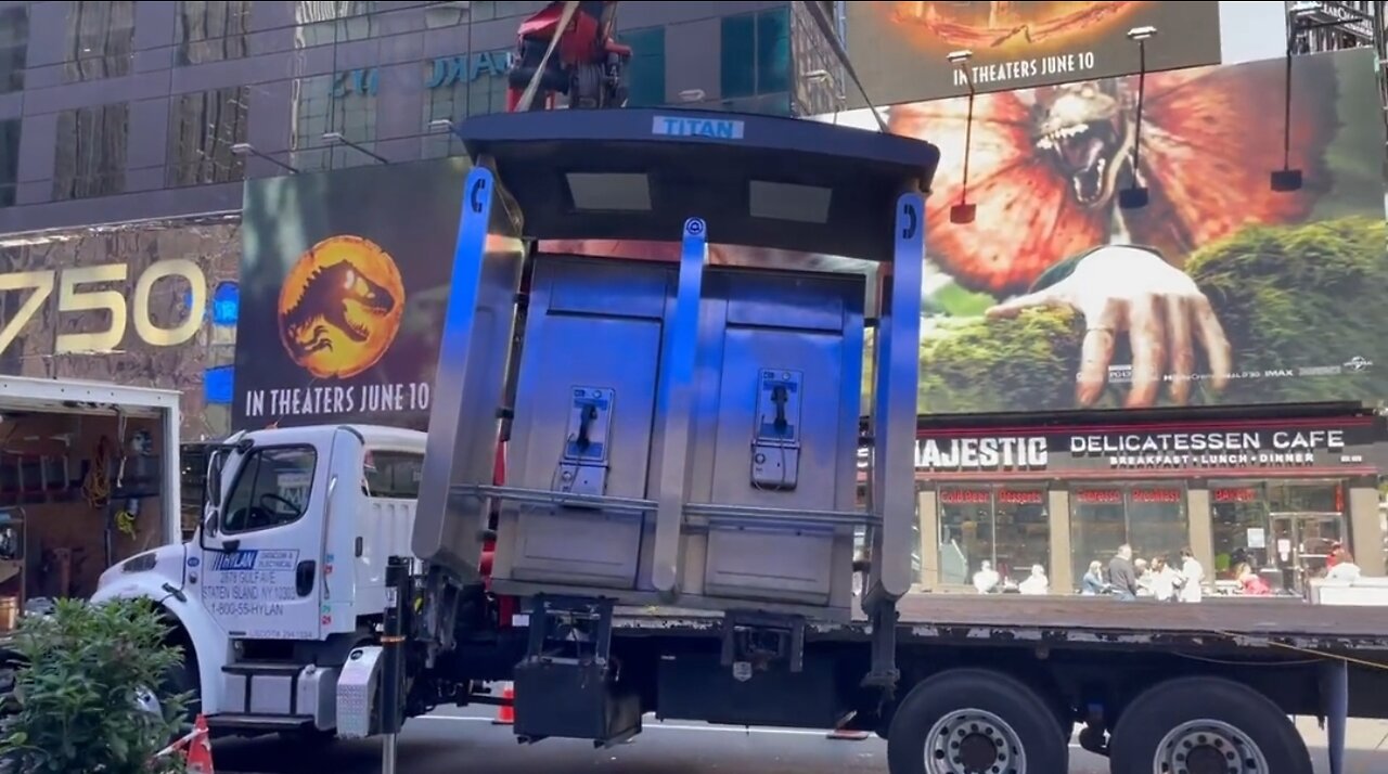 NYC's LAST Public Pay Phone Booth Is Removed