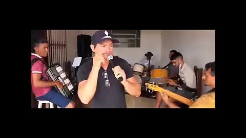 rolando um com meu parceiro claudenor Lima! eita forrozin bom!🙂🎶