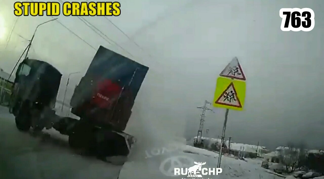 Stupid driving mistakes 763 (January 2023 English subtitles)