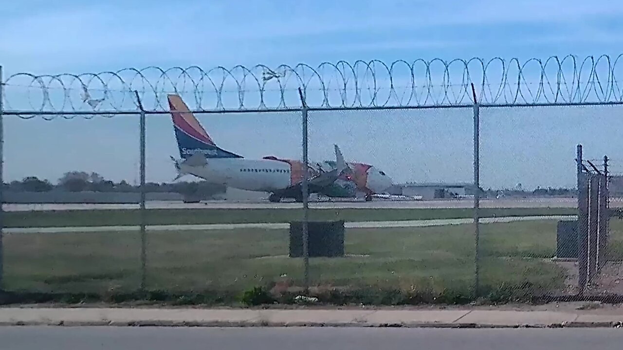 Airplane 37B, (2 SoundFX) Takeoff, Southwest Florida One N945WN, Midway Airport IL 4K24p50s