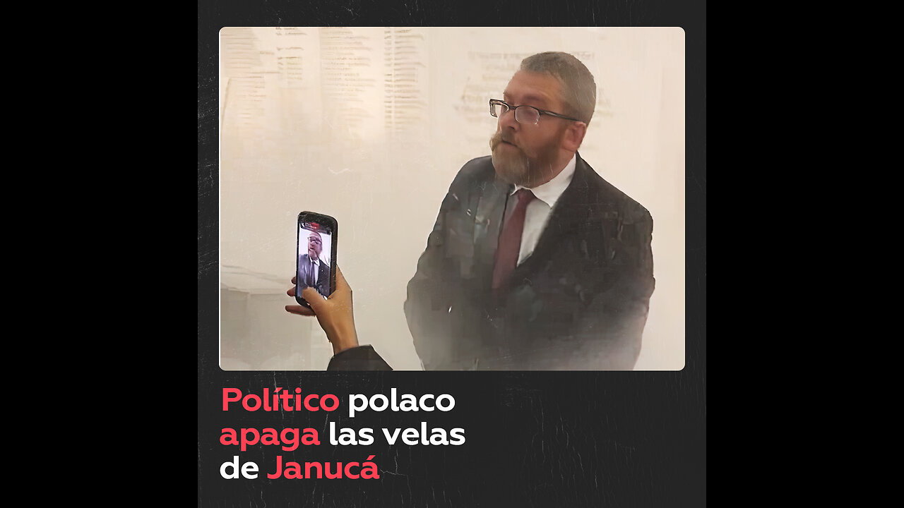 Político polaco apaga velas de Janucá en Parlamento con un extintor