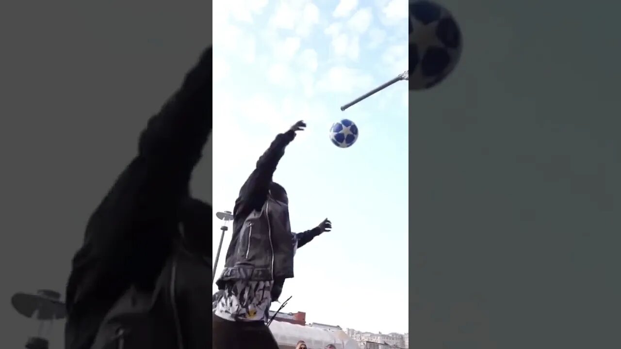 Ronaldo's header challenge over 2,5 metres 👌😳
