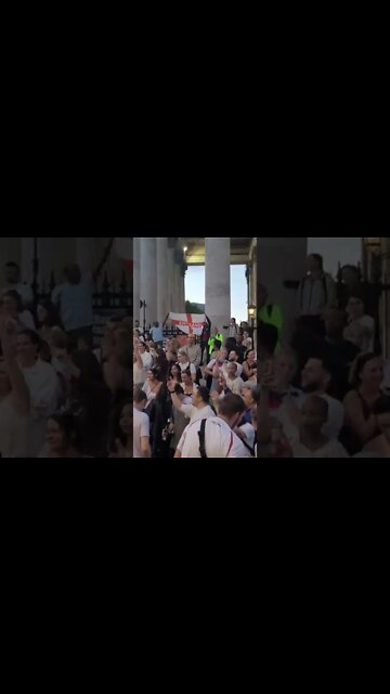 England Fans celebrate 🍾 #london