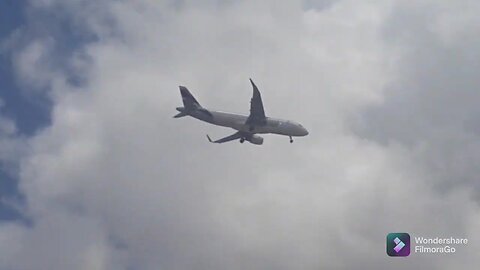 Airbus A320 PR-TYT e Airbus A319 PT-MBA vindo de Guarulhos para Fortaleza