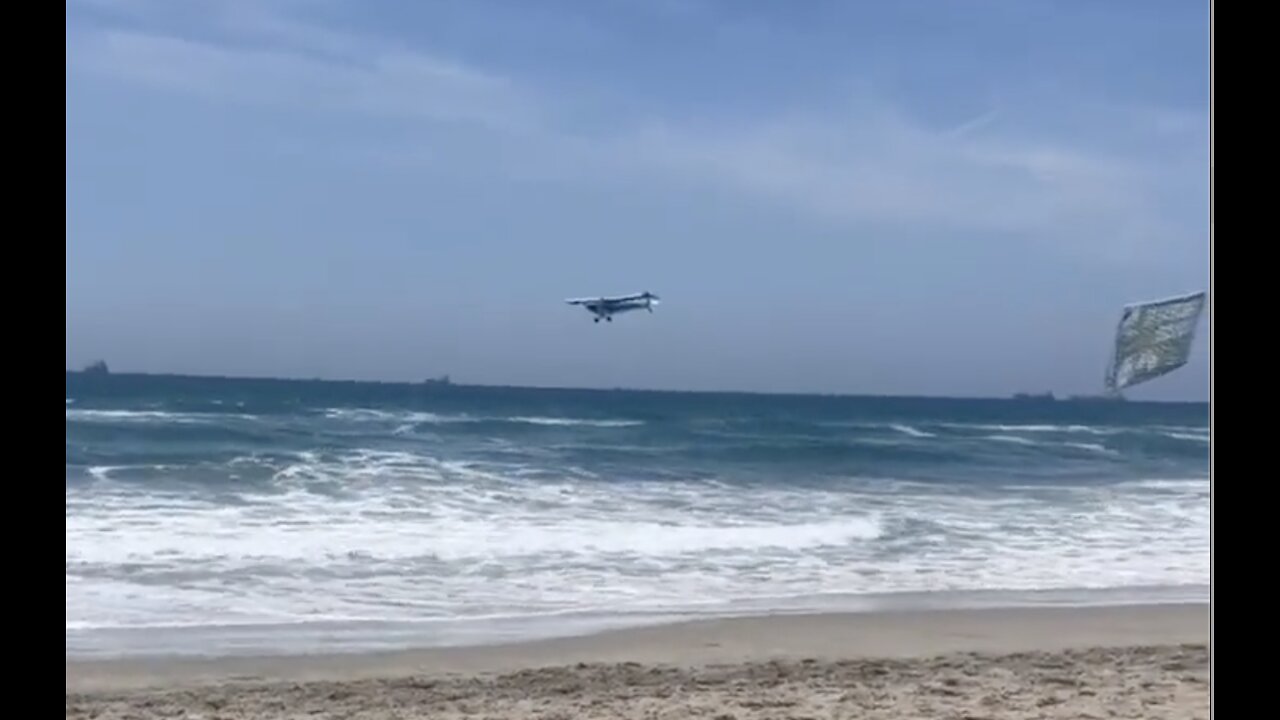 Small plane crashes in ocean off Huntington Beach