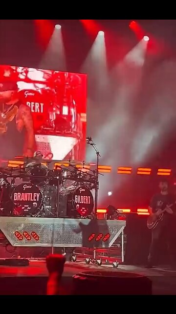 Brantley Gilbert response to Bud Light. Vote with your money!