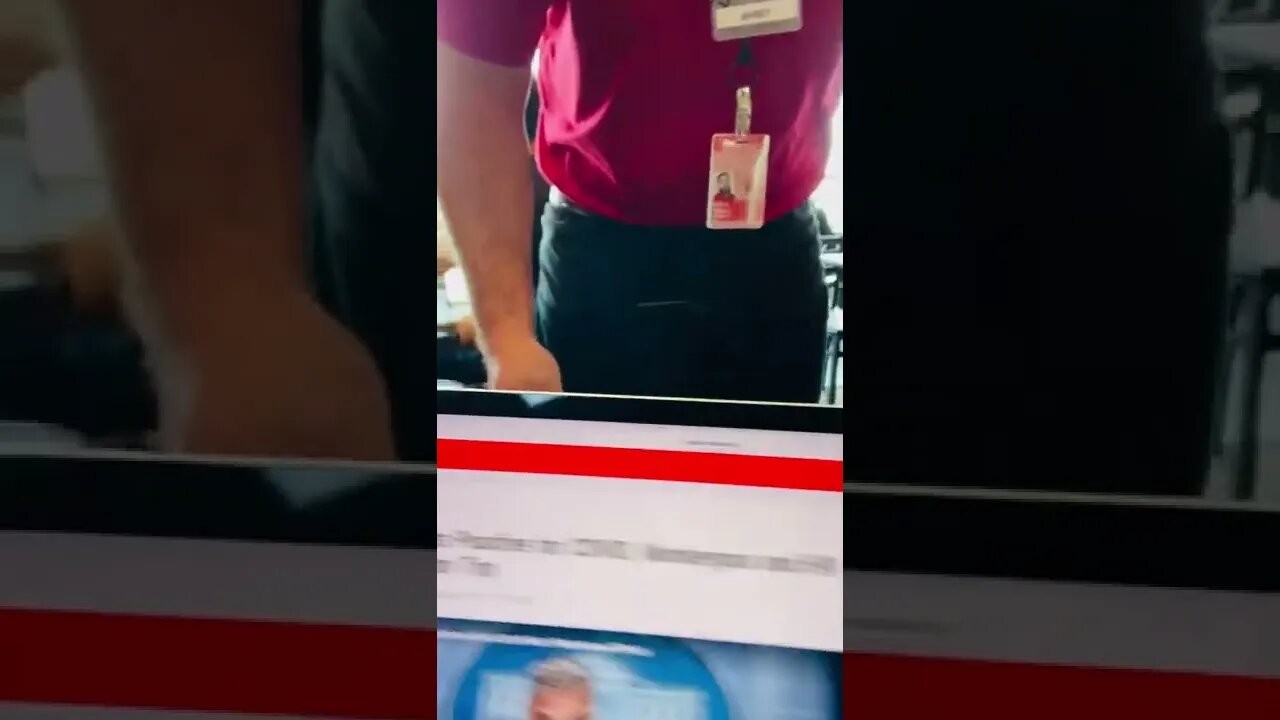 完全开放的美国机场。Did he say mushroom? 后悔没要点😂