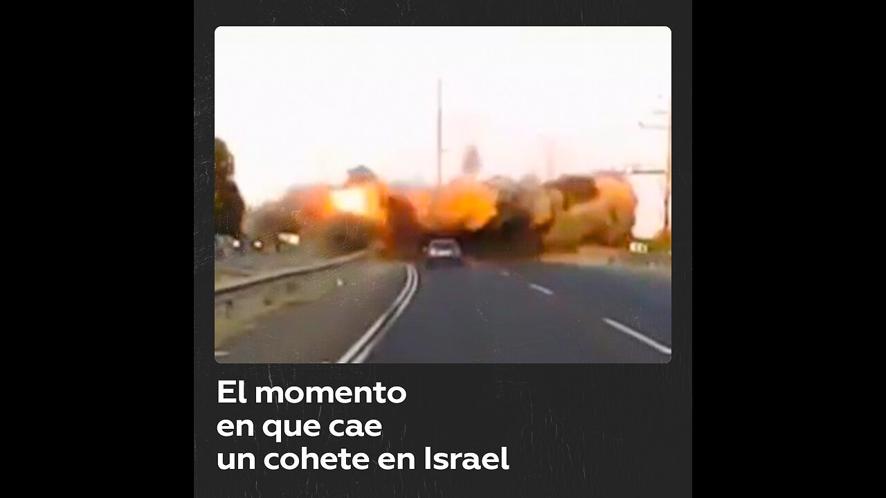 Un cohete disparado desde la Franja de Gaza cae en medio de una autopista en Israel