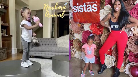 Ming Lee's 2 Year Old Daughter Story Sings Twinkle, Twinkle! 🎤