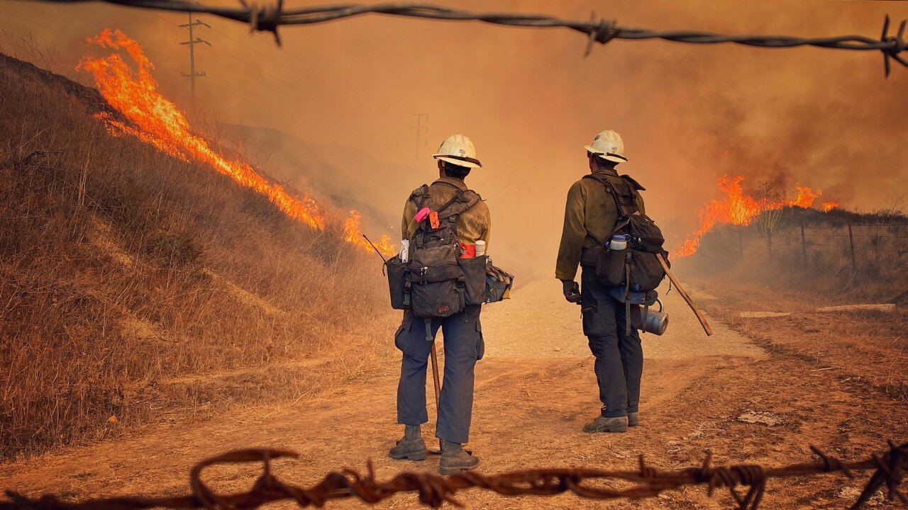 Fire Rages In Southern California Coastal Mountains