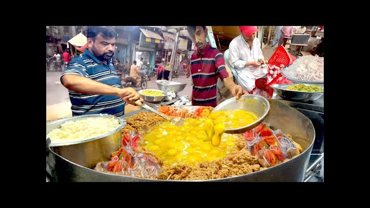 FASTEST INDIAN STYLE EGG BHURJI | FAMOUS STREET STYLE EGG GHOTALA | INDIAN STREET FOOD IN PAKISTAN