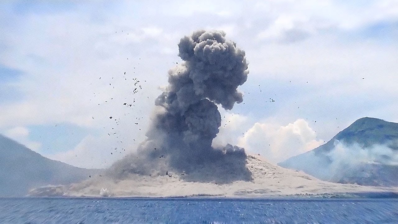 Top 10 Volcano Eruptions Caught On Camera