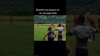 QUANDO A SUA EPOSA ASSISTE VOCE JOGANDO FUTEBOL, LEVOU A MULHER NO BABA ( MEME ) ( VIRAL ) #shorts