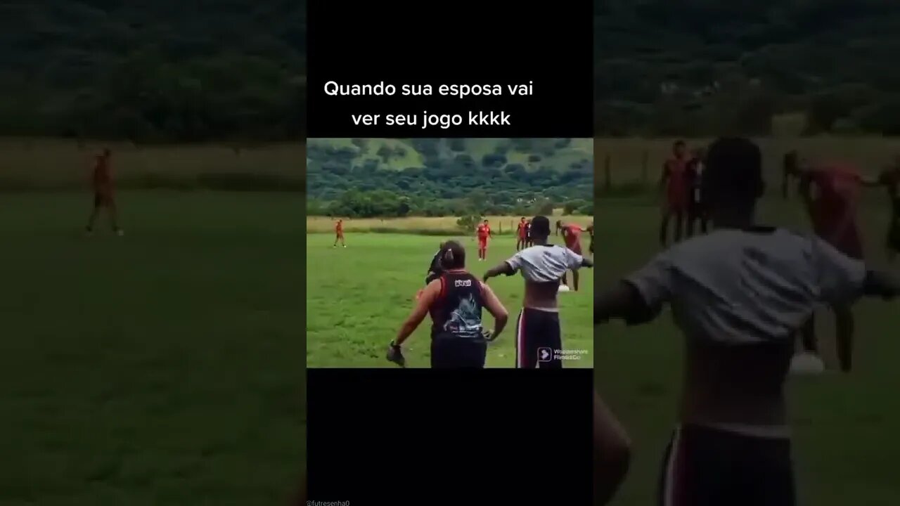 QUANDO A SUA EPOSA ASSISTE VOCE JOGANDO FUTEBOL, LEVOU A MULHER NO BABA ( MEME ) ( VIRAL ) #shorts