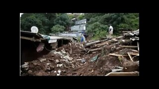 Mais de 300 pessoas morreram após enchentes causadas pela chuva na África do Sul