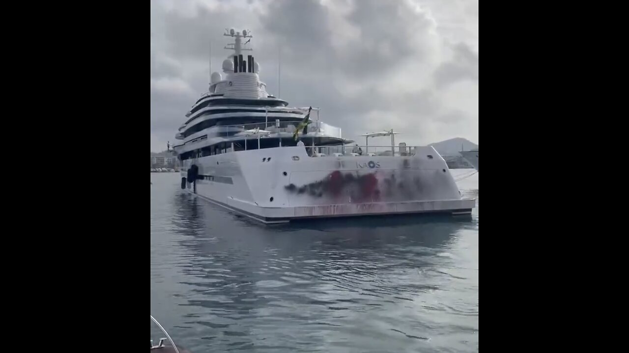 WALMART HEIRESS MILLION DOLLAR YACHT VANDALIZED IN IBIZA🛳️🎨🐚💫