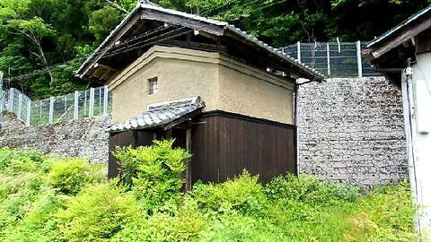 Little Mountain Storehouse in Japan