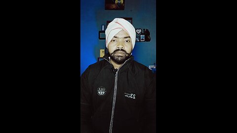 jindagi kuchh sikhati nhi dost