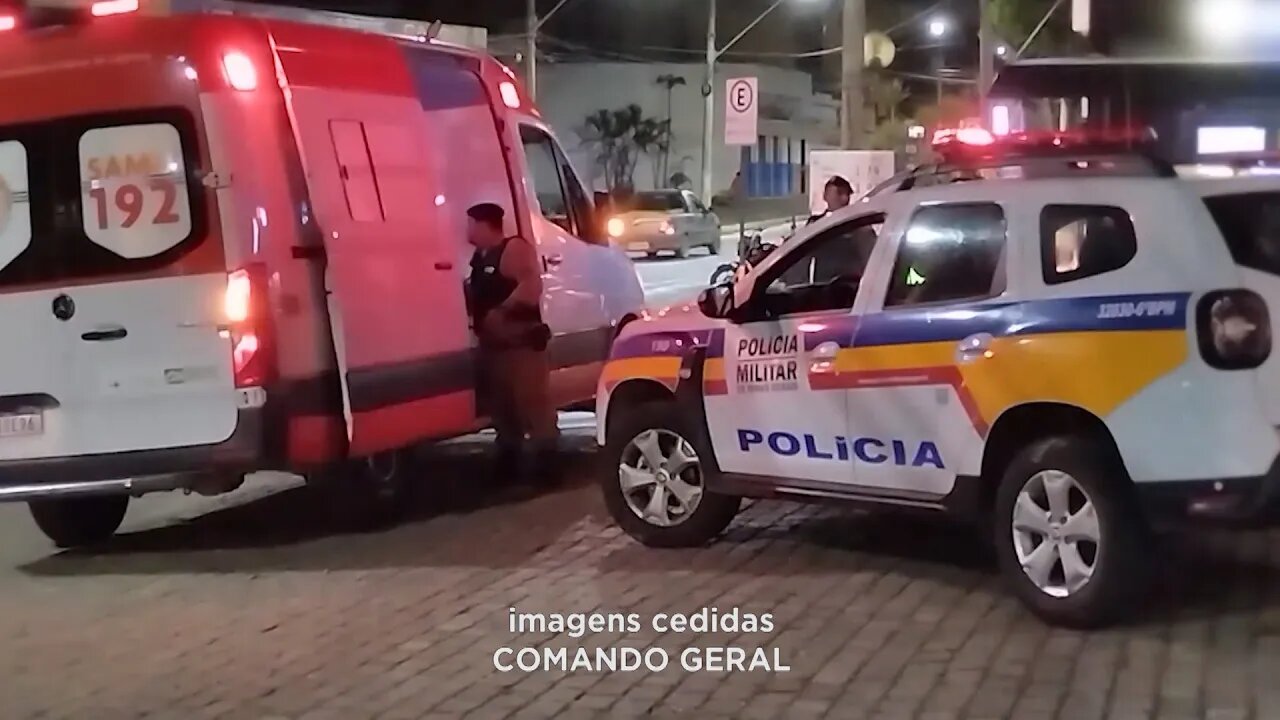 G. Valadares: Grupo de Pessoas agride Homem com Chutes e Pauladas no meio da rua no centro da cidade