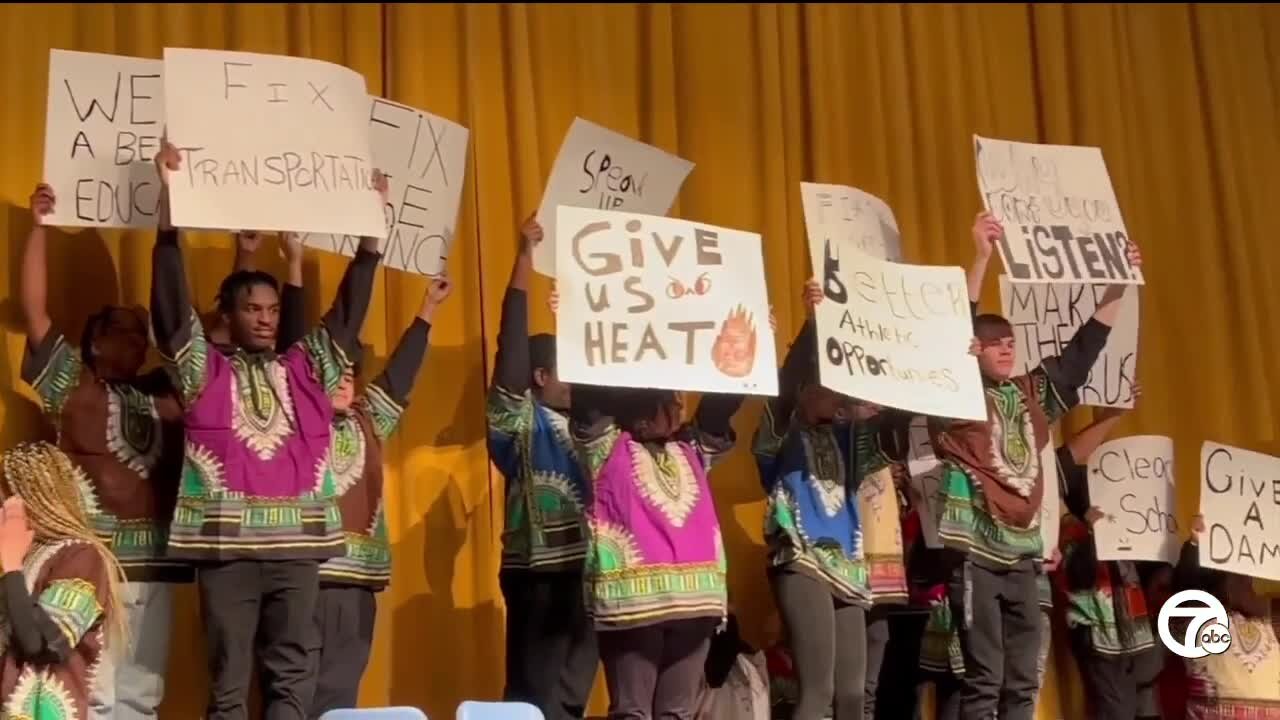 Ypsilanti high school choir out of $700, says videographer stopped responding