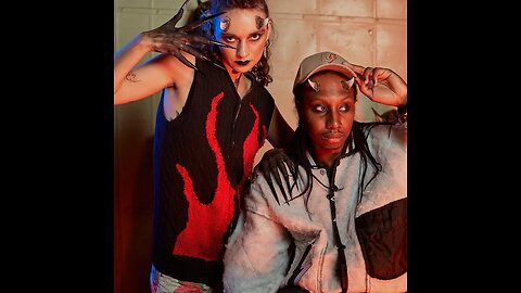 SITTING V.I.P AT A FASHION SHOW