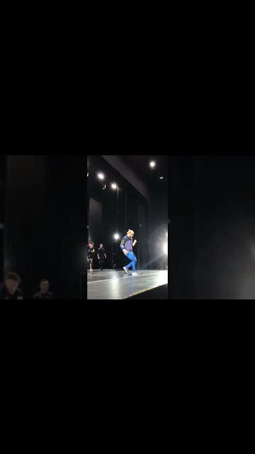 Alien air spin!?! Wow #alien #tricks #tate #friday #breakstreet #break #street #bboy #powermoves