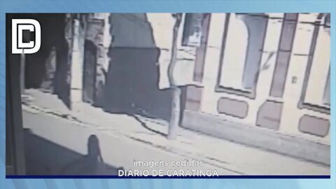 Caratinga: câmeras flagram mulher sendo atropelada perto da faixa de pedestres