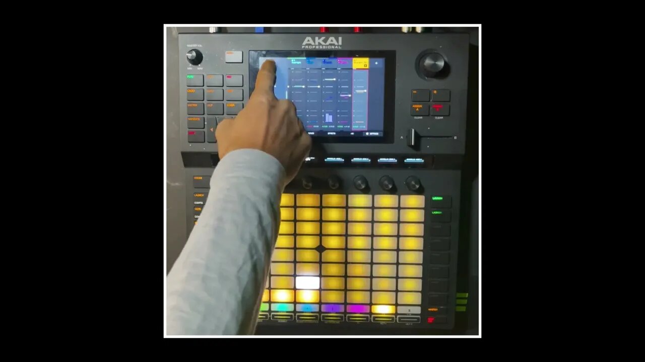 Akai Force Beat Using MPC plugins & the Whoa Accapella