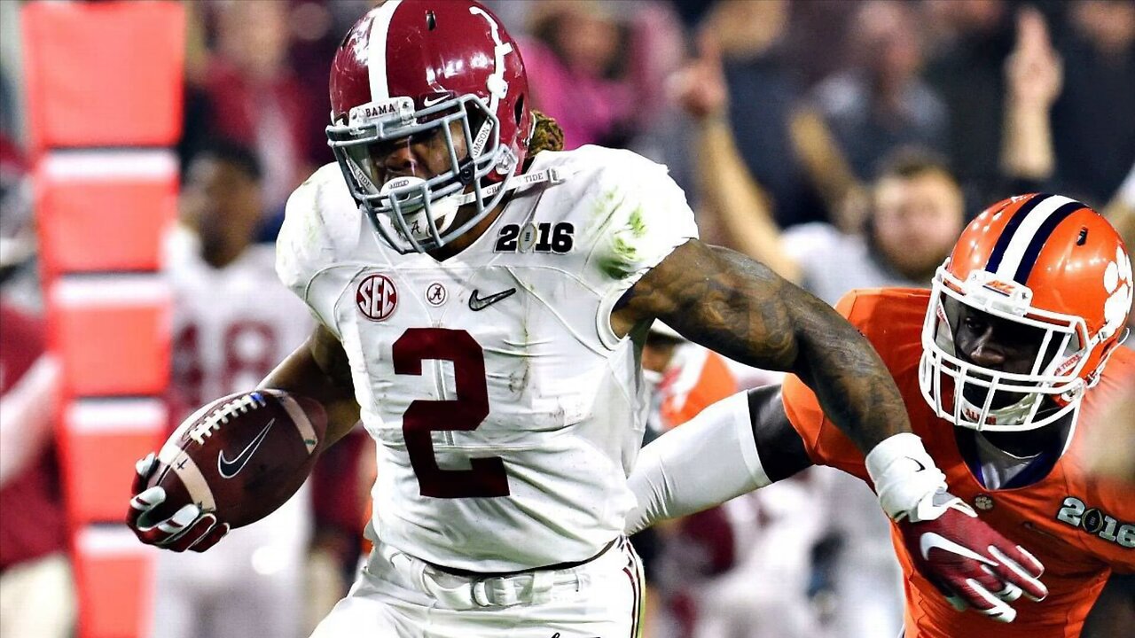 59 days until Alabama Football 🐘🔥 Derrick Henry breaks free 59 yard against Clemson!