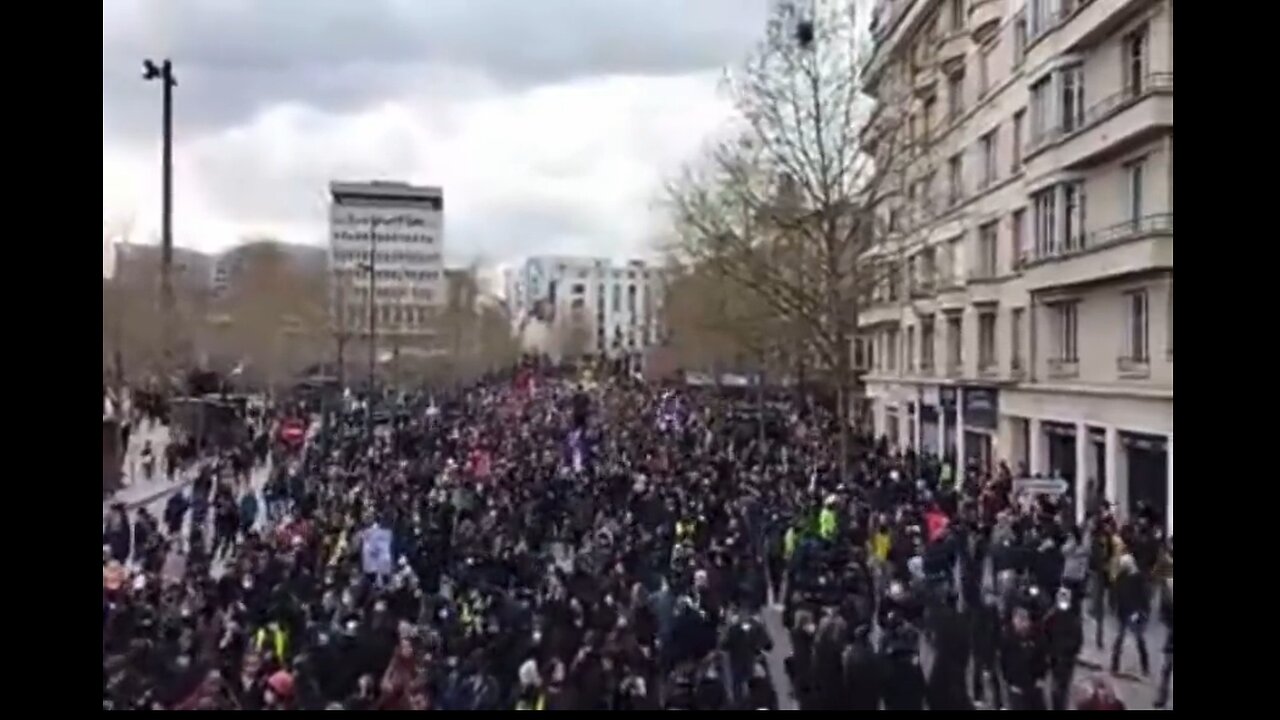 FRANCE - Now! A wave of citizens against Macron, who has called up to 15,000 police & civil defence