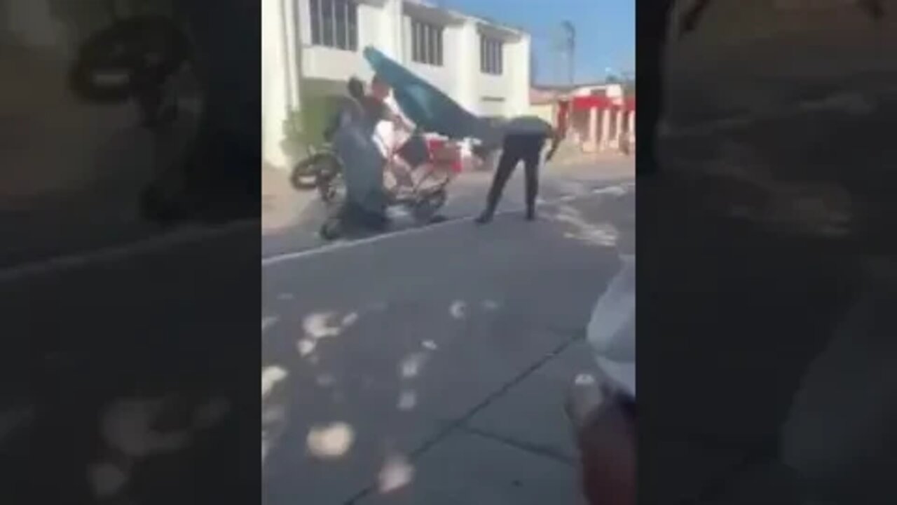 Cuba Police Abuse vs bicitaxero in Artemisa