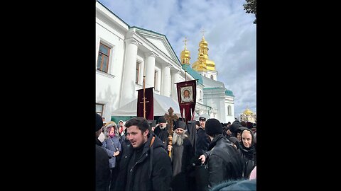 Orthodox Ukrainians defending the monastery after Zelensky´s decree to expel the monks out