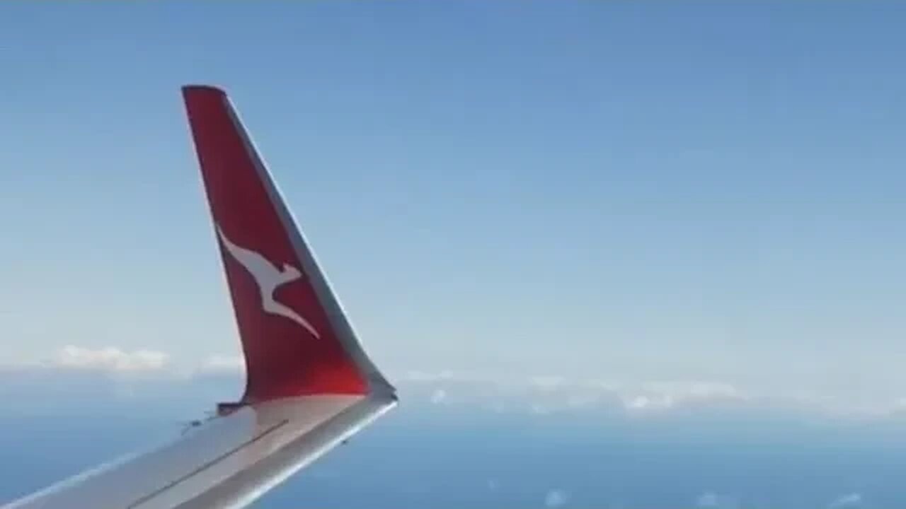 [Qantas NEW livery!] B737-800 takeoff from Adelaide Airport