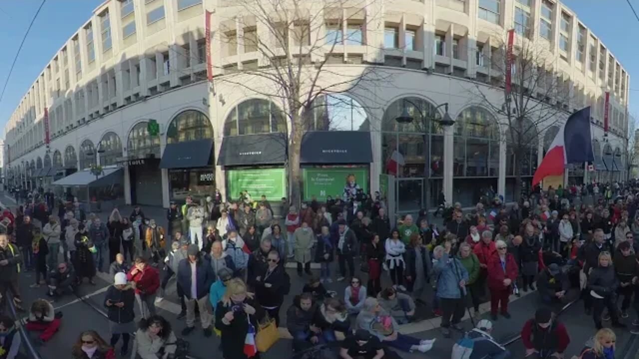 Hommage au professeur Luc Montagnier : la minute de silence à 360°