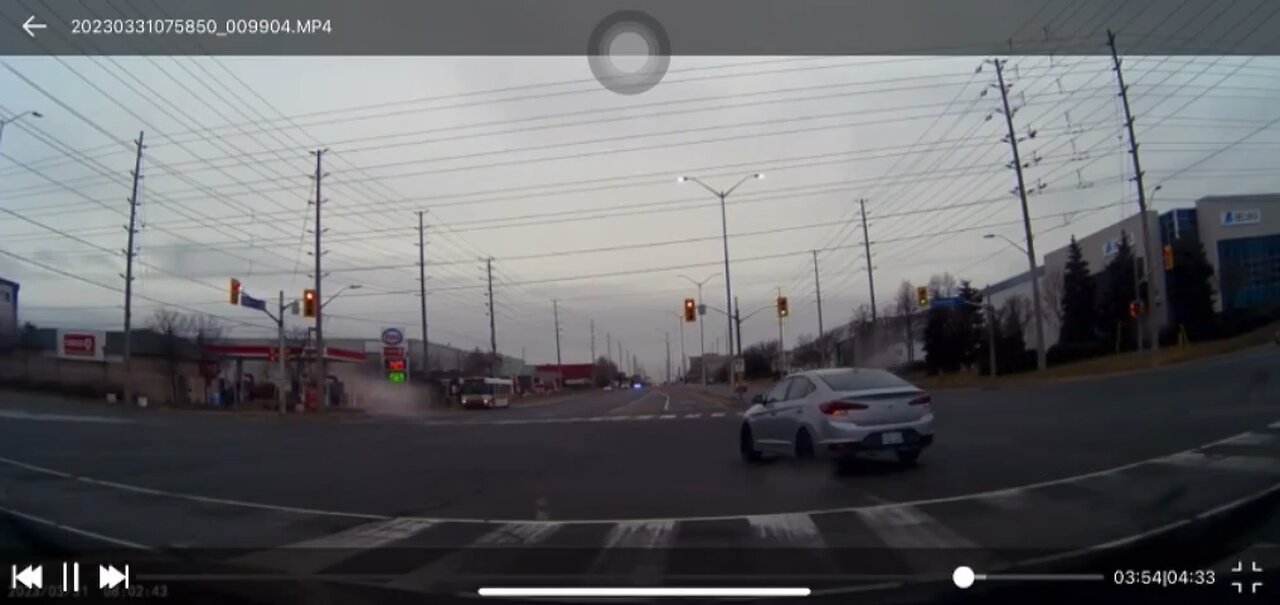 Driver Runs Red Light In Mississauga