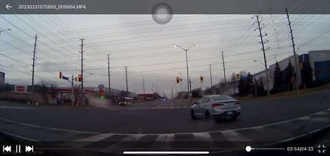 Driver Runs Red Light In Mississauga