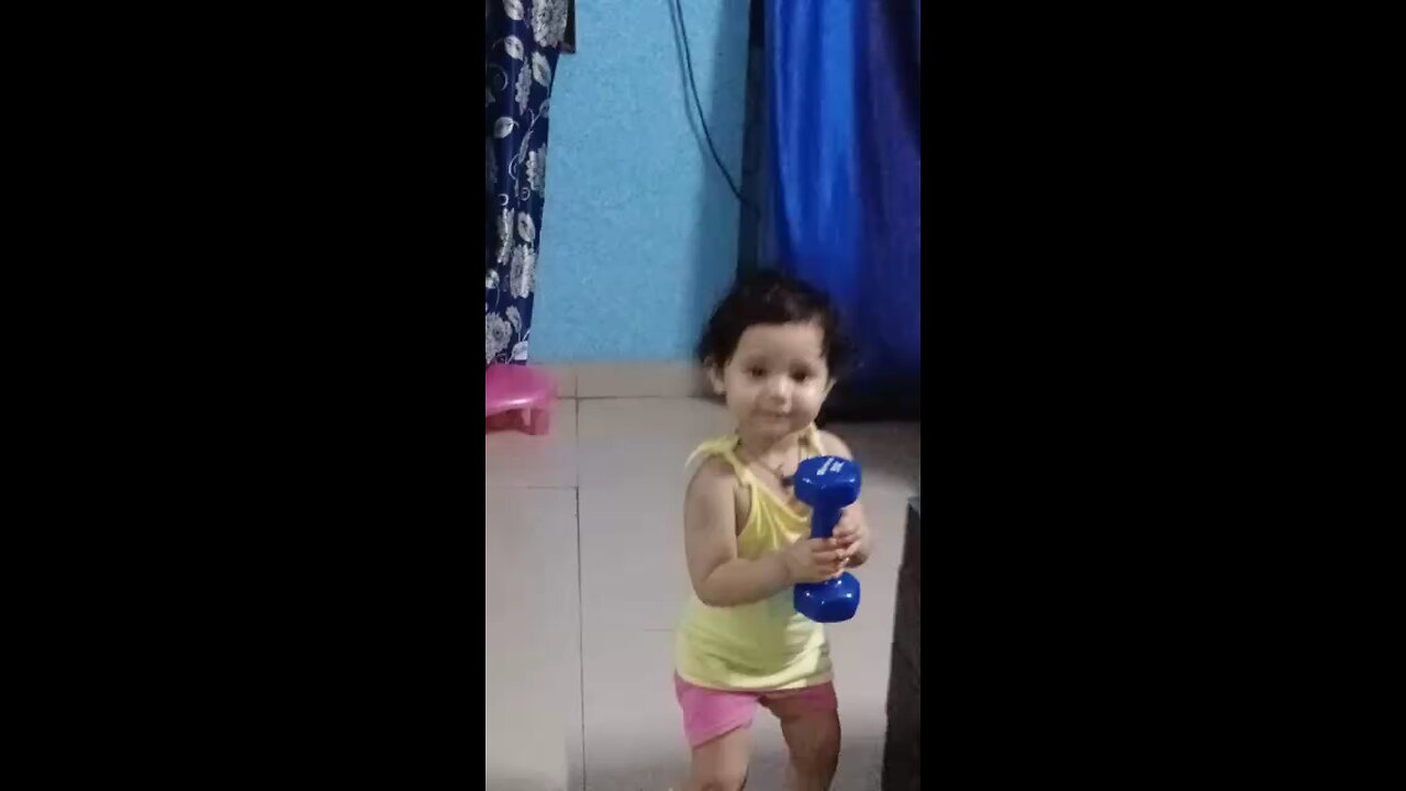 Can you count how many squats she did.. !!