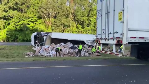 Truck spills Amazon packages after crash along I-43 in Manitowoc County