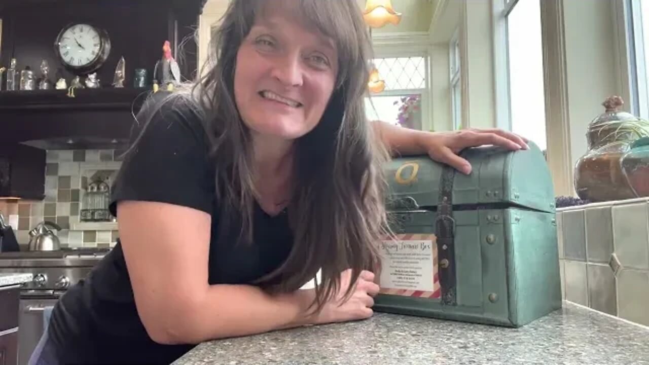 1 BIG GREAT Idea on for sharing with friends dōTERRA essential oils - "the sharing treasure chest".