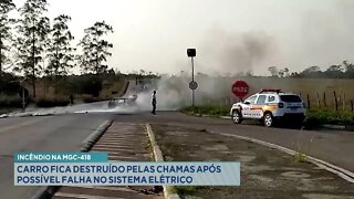 Incêndio na MGC-418: Carro fica destruído pelas chamas após possível falha no Sistema Elétrico.