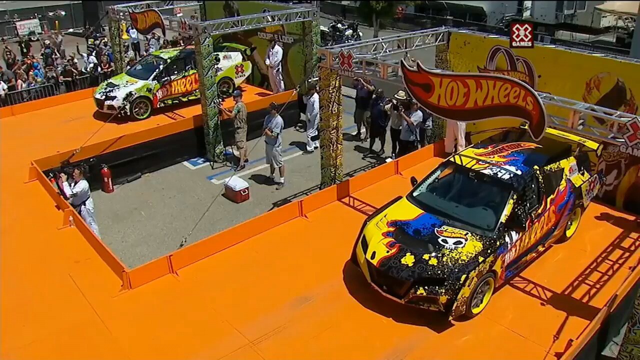 Hot wheels in loop