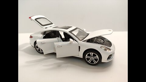 Unboxing Porsche Panamera 1:32 scale (Super Realistic Diecast Model)