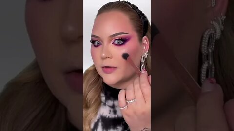 nikkietutorials shorts - definitely not a clown
