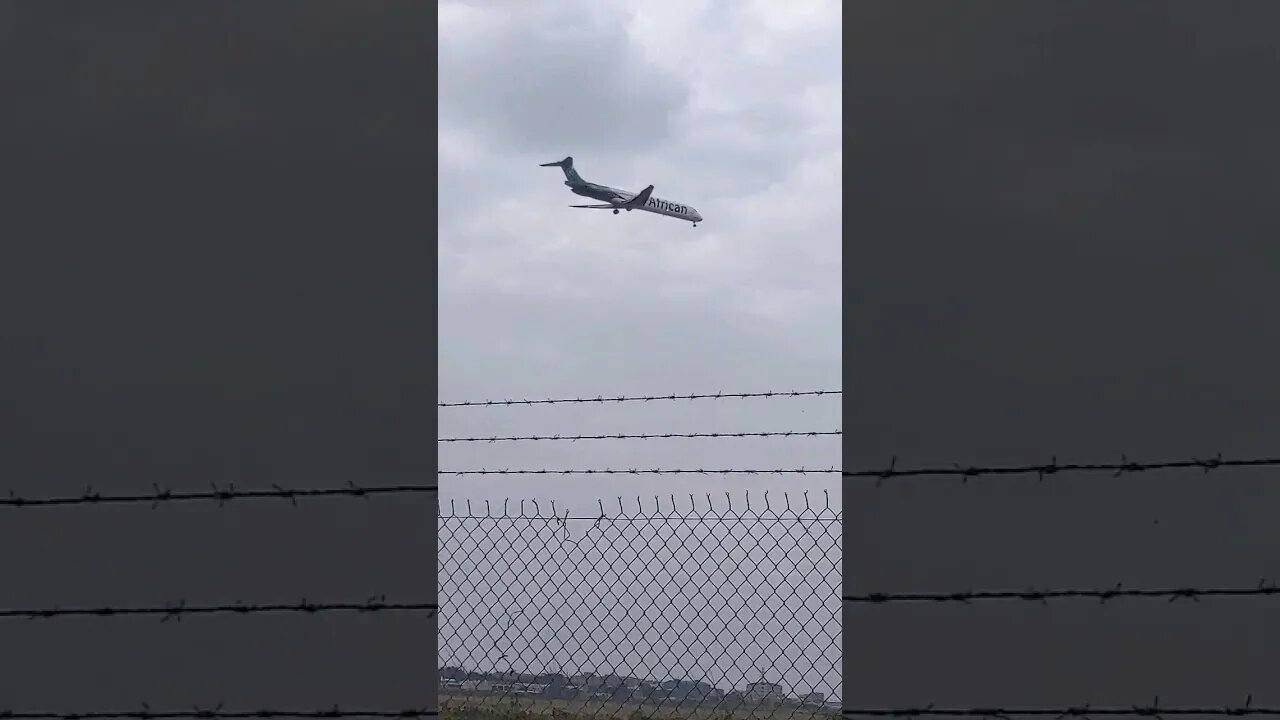 Plane caught on camera landing at JKIA KENYA #airplane #planespotting #shorts