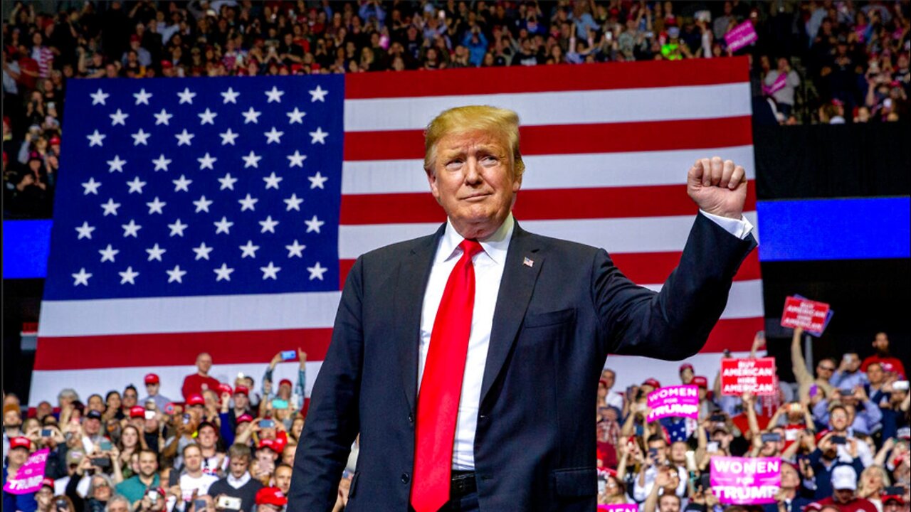 WOW!!! Spontaneous Patriotism Brakes Out at Trump Rally