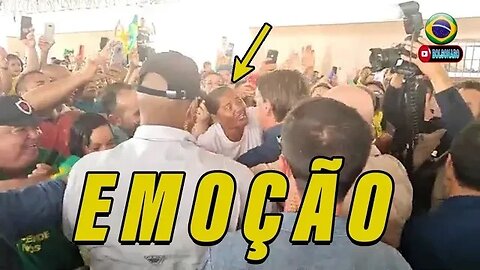 Bolsonaro é surpreendido e apoiadora não segura a emoção