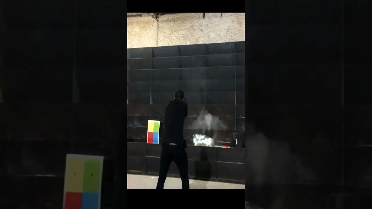 Meu amigo atirou no vidro blindado